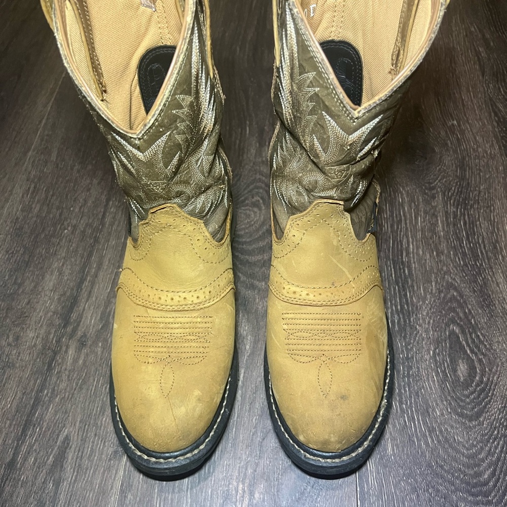 Ariat Brown and Tan Cowboy Boots